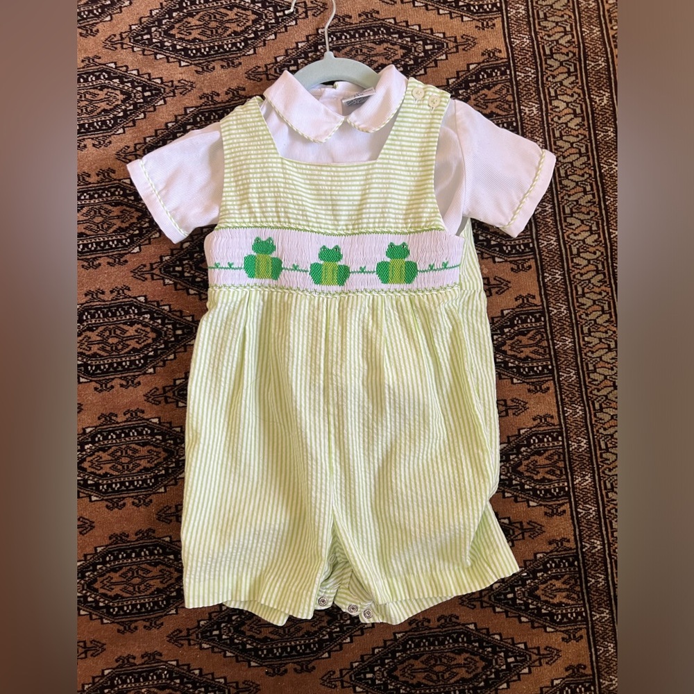 Comfy and adorable smocked frog outfit!